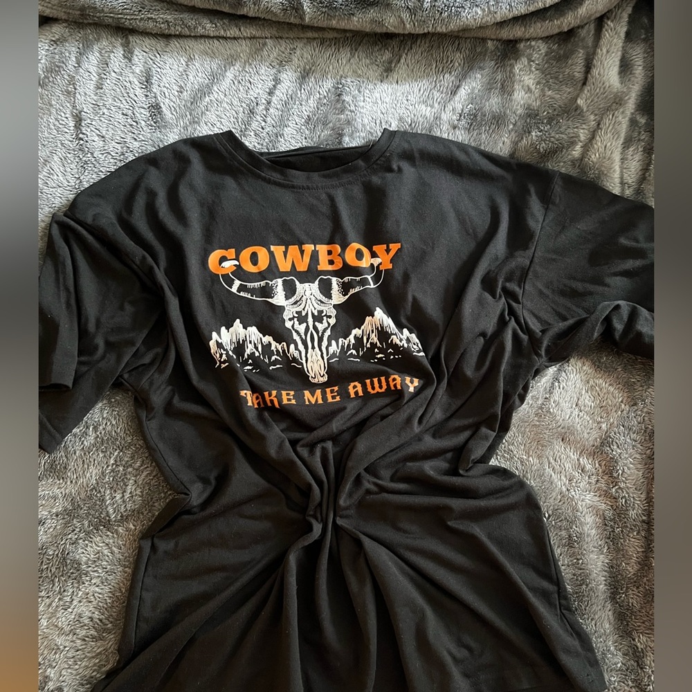 black tshirt